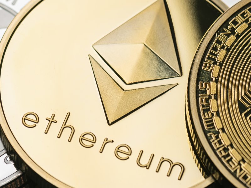 Ernst & Young stawia na Ethereum i znów mocno wchodzi w technologię blockchain